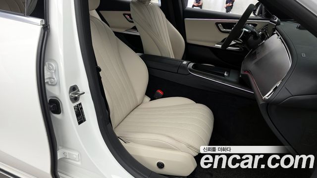 Mercedes-Benz E-Class E300 4MATIC AMG Line