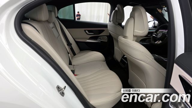 Mercedes-Benz E-Class E300 4MATIC AMG Line