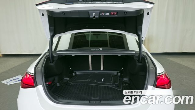 Mercedes-Benz E-Class E300 4MATIC AMG Line