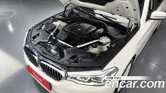 BMW 5-Series 520d xDrive Luxury Plus