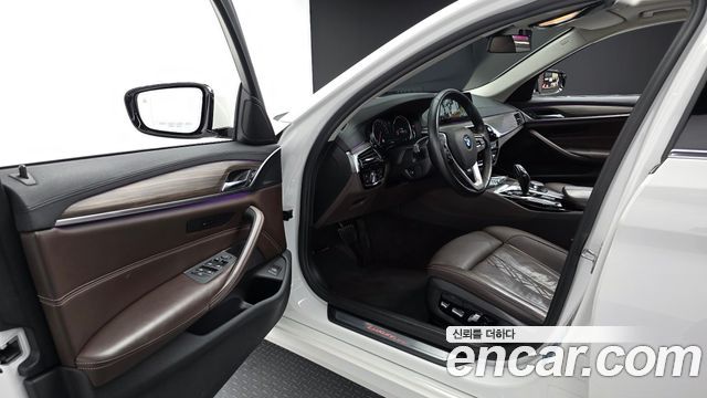 BMW 5-Series 520d xDrive Luxury Plus