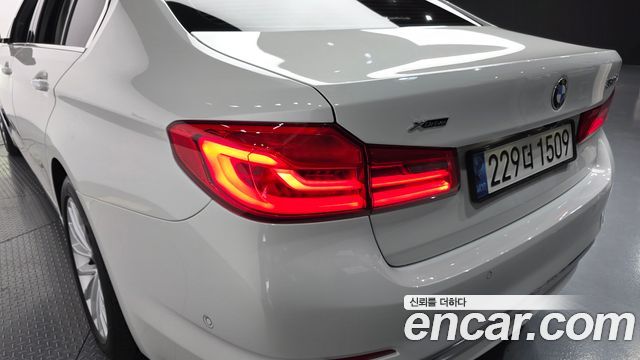 BMW 5-Series 520d xDrive Luxury Plus