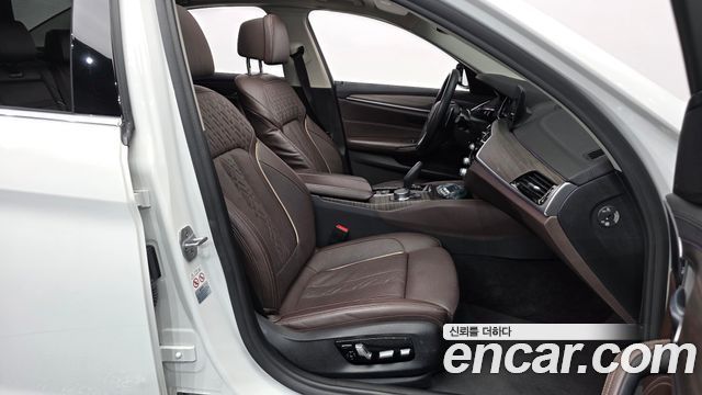 BMW 5-Series 520d xDrive Luxury Plus