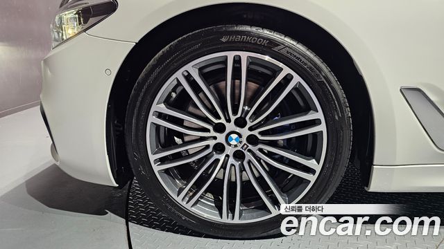 BMW 5-Series 530i M Sport Package Plus