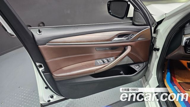 BMW 5-Series 530i M Sport Package Plus
