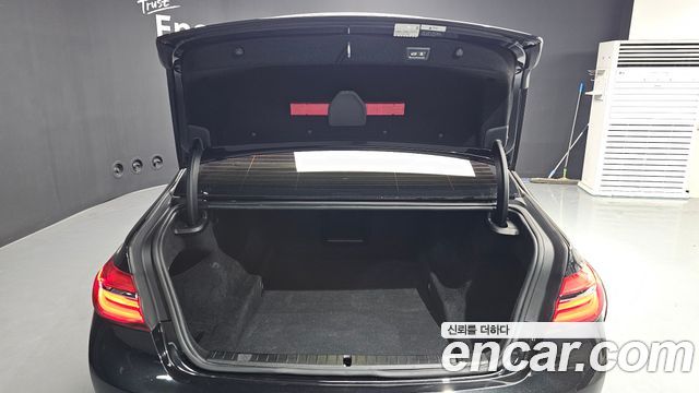 BMW 7-Series 750Li xDrive