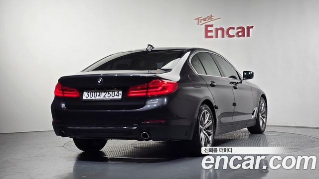 BMW 5-Series 520i Luxury