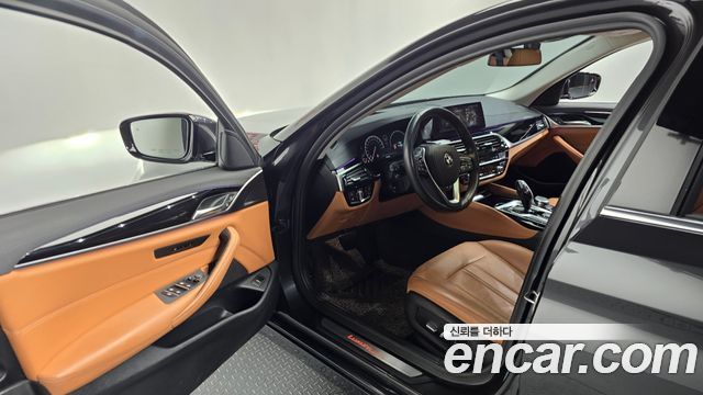 BMW 5-Series 520i Luxury