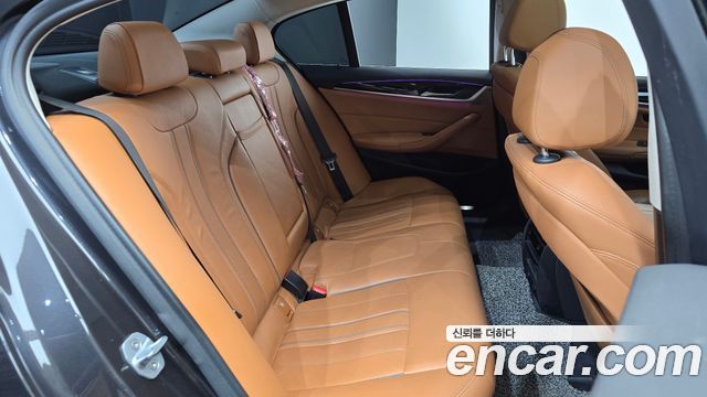 BMW 5-Series 520i Luxury