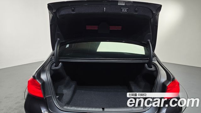 BMW 5-Series 520i Luxury