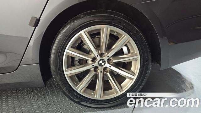 BMW 5-Series 520i Luxury
