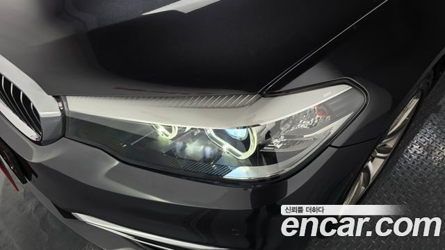 BMW 5-Series 520i Luxury