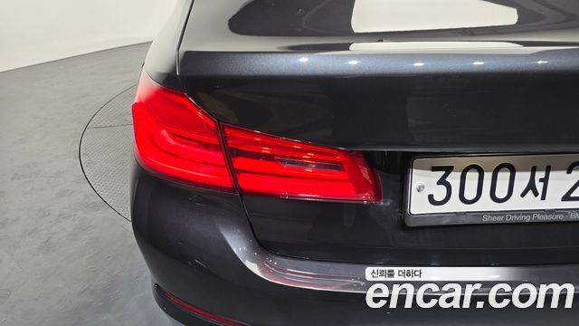 BMW 5-Series 520i Luxury