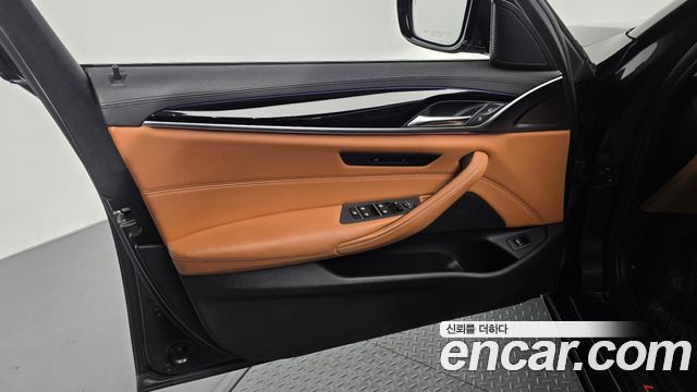 BMW 5-Series 520i Luxury