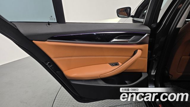 BMW 5-Series 520i Luxury