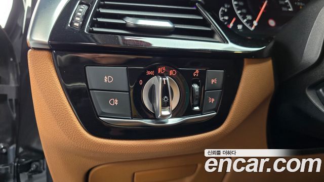 BMW 5-Series 520i Luxury