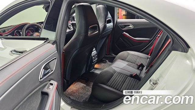 Mercedes-Benz CLA-Class CLA45 AMG 4MATIC