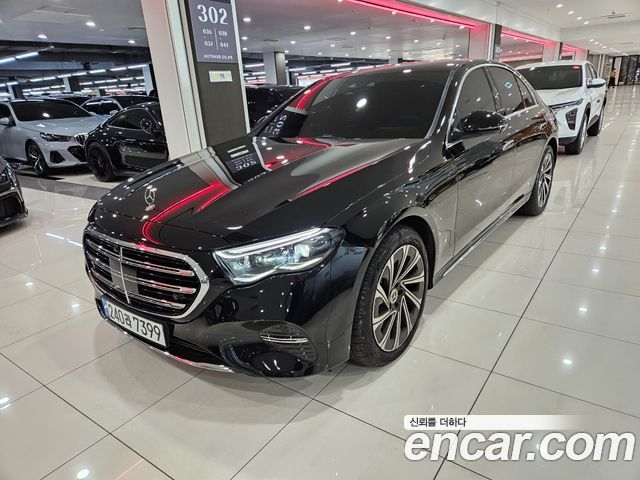Mercedes-Benz E-Class E300 4MATIC Exclusive