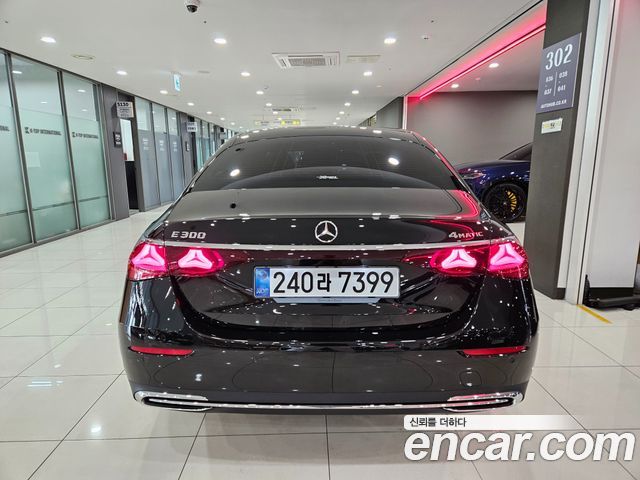 Mercedes-Benz E-Class E300 4MATIC Exclusive