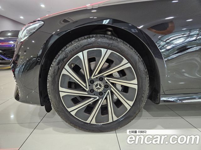 Mercedes-Benz E-Class E300 4MATIC Exclusive