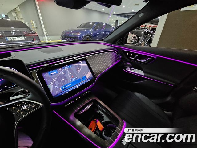 Mercedes-Benz E-Class E300 4MATIC Exclusive