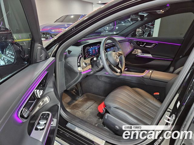 Mercedes-Benz E-Class E300 4MATIC Exclusive