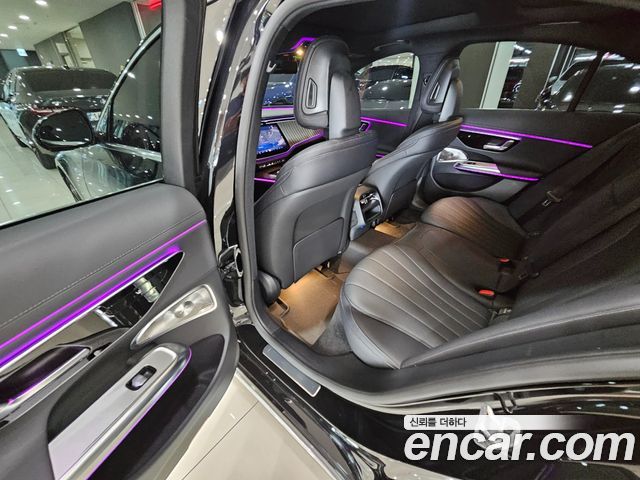 Mercedes-Benz E-Class E300 4MATIC Exclusive