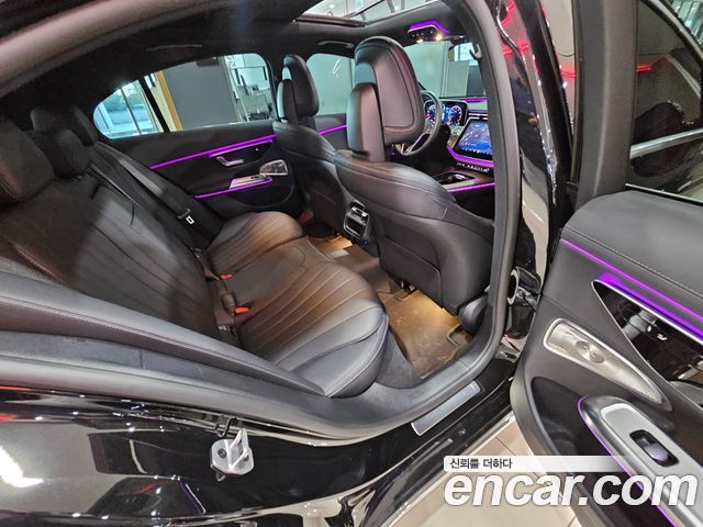 Mercedes-Benz E-Class E300 4MATIC Exclusive