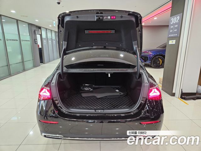Mercedes-Benz E-Class E300 4MATIC Exclusive