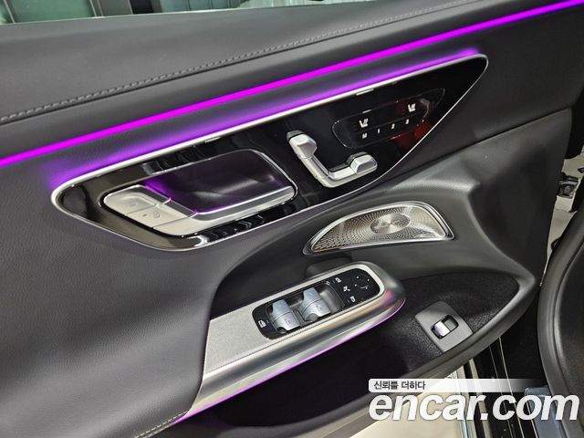 Mercedes-Benz E-Class E300 4MATIC Exclusive