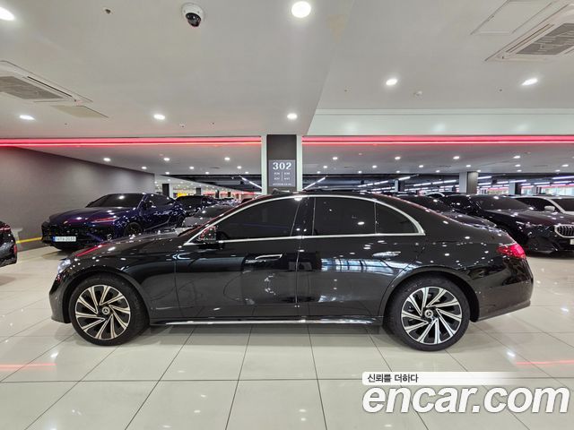 Mercedes-Benz E-Class E300 4MATIC Exclusive