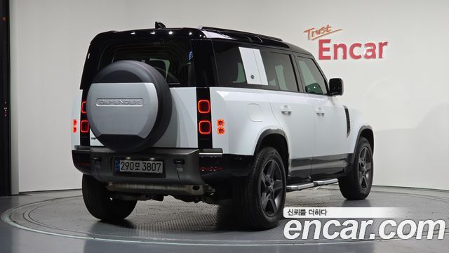Land Rover Defender 110 P300 X-Dynamic SE