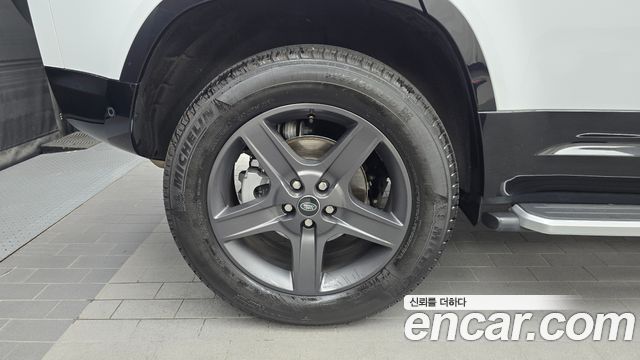 Land Rover Defender 110 P300 X-Dynamic SE