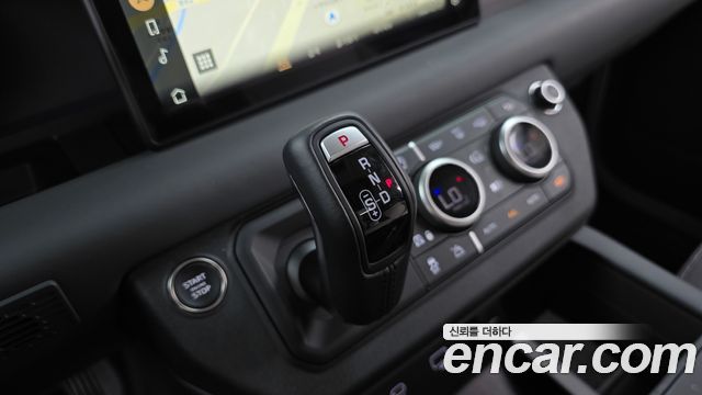 Land Rover Defender 110 P300 X-Dynamic SE