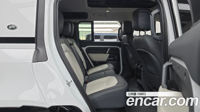 Land Rover Defender 110 P300 X-Dynamic SE