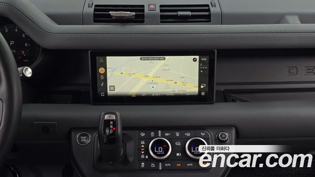 Land Rover Defender 110 P300 X-Dynamic SE