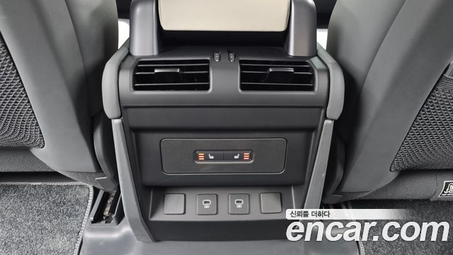 Land Rover Defender 110 P300 X-Dynamic SE