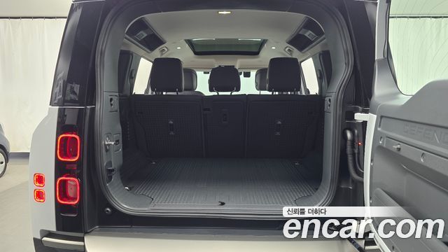 Land Rover Defender 110 P300 X-Dynamic SE