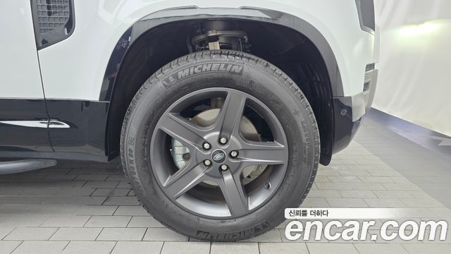 Land Rover Defender 110 P300 X-Dynamic SE