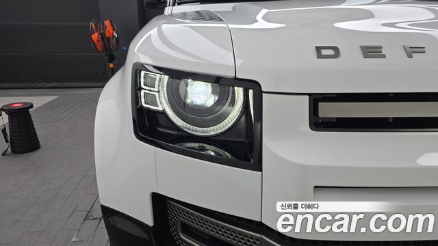 Land Rover Defender 110 P300 X-Dynamic SE