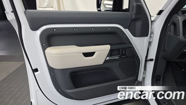 Land Rover Defender 110 P300 X-Dynamic SE