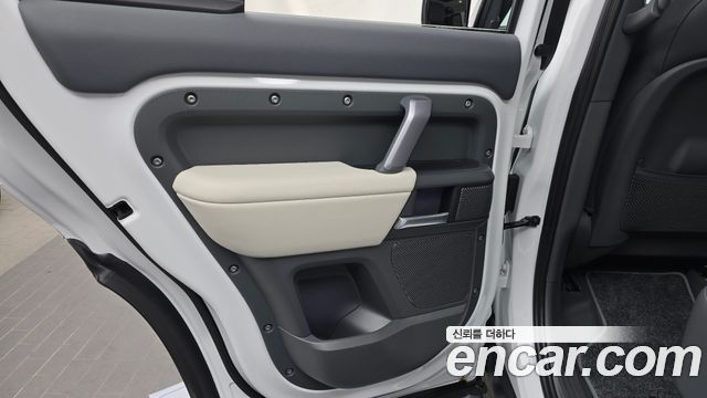 Land Rover Defender 110 P300 X-Dynamic SE