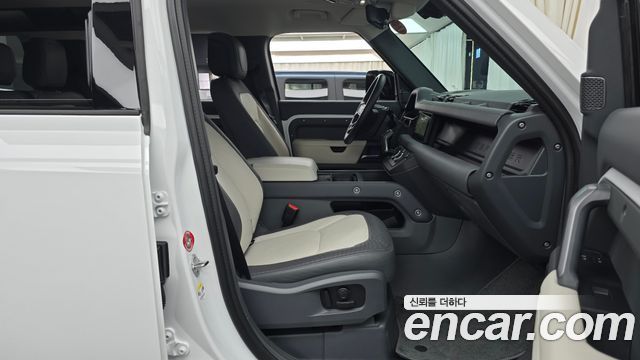 Land Rover Defender 110 P300 X-Dynamic SE
