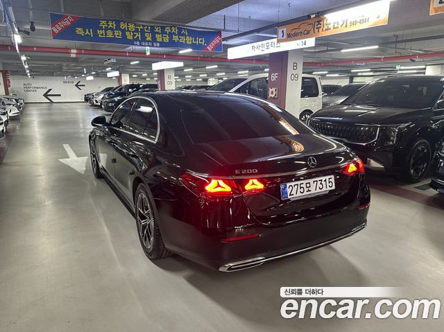 Mercedes-Benz E-Class E200 Avantgarde