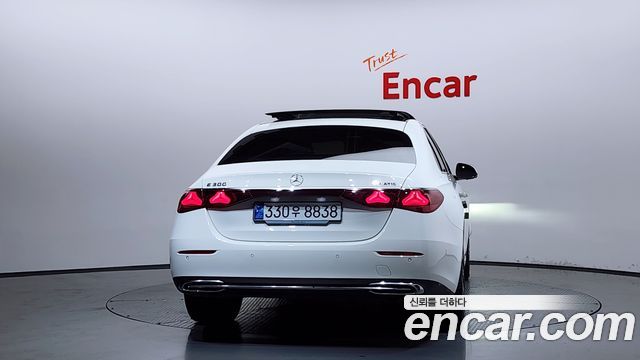Mercedes-Benz E-Class E300 4MATIC Exclusive