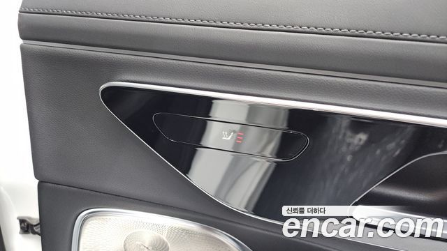 Mercedes-Benz E-Class E300 4MATIC Exclusive