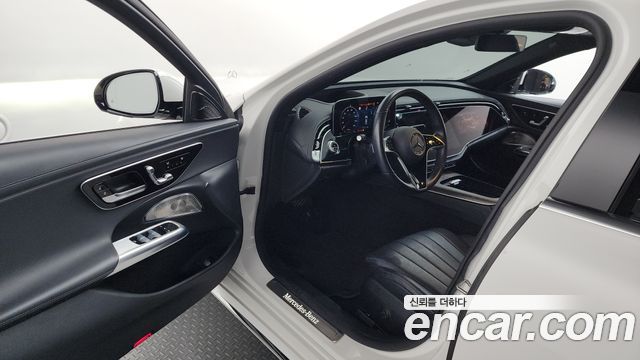 Mercedes-Benz E-Class E300 4MATIC Exclusive