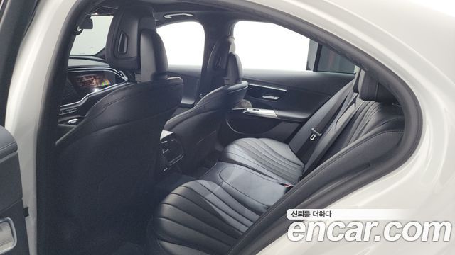 Mercedes-Benz E-Class E300 4MATIC Exclusive