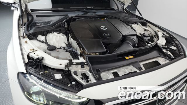 Mercedes-Benz E-Class E300 4MATIC Exclusive