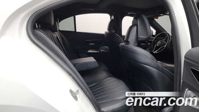 Mercedes-Benz E-Class E300 4MATIC Exclusive